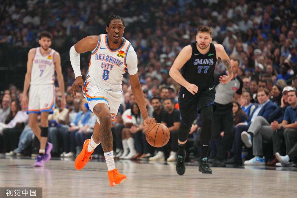 而年轻中锋 而年轻中锋