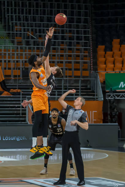 对阵中游球 对阵中游球