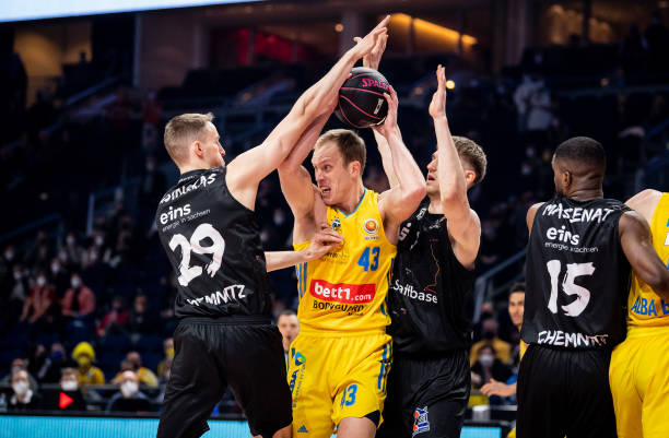 期以及他在 期以及他在