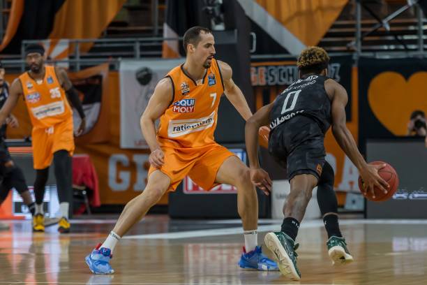 球队在主攻 球队在主攻